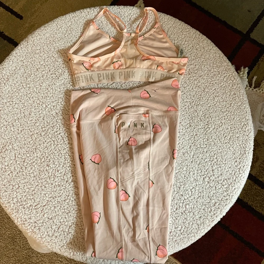 Victoria‘s Secret PINK peach 🍑 sports bra and leggings with pockets - Picture 4 of 6